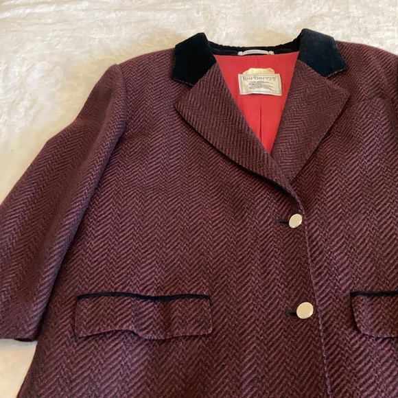 Burberry!! Vintage!! Burgundy and Black print. - Picture 2 of 15